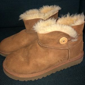 BRAND NEW UGG BOOTIES